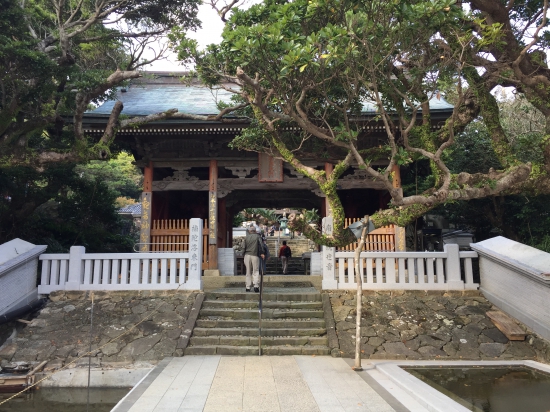 工事中の山門