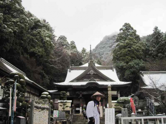 雪の大窪寺です