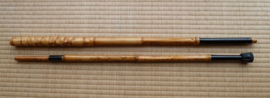友人から送られた漆塗り、竹製の杖