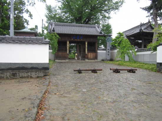 もはや雨はやまない。。