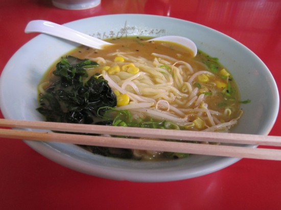 昼食の「どさんこラーメン味噌」松山駅前と違ってメニューが豊富でした。けど、いつも味噌食べてるので食べ比べ。どっちがおいしかったかわ内緒です。