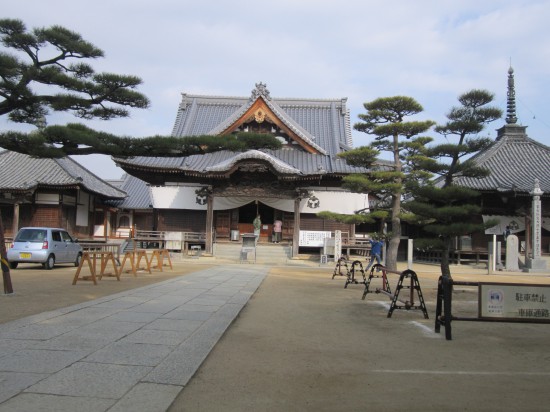 まずは「長尾寺」を参拝です。