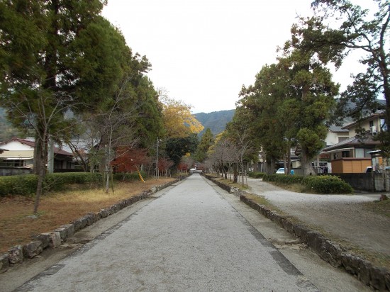 土佐神社の参道が長く続く。
