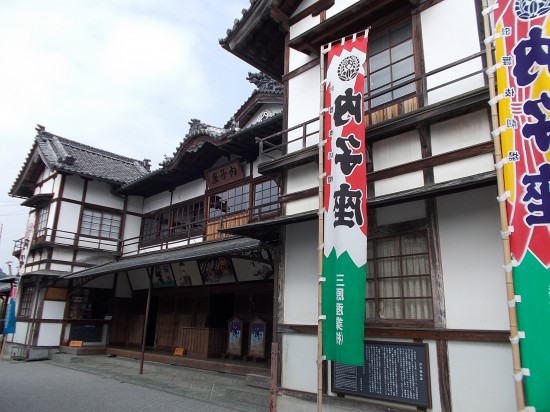 内子座は、大正５年（1916年）に建てられた歌舞伎劇場である。