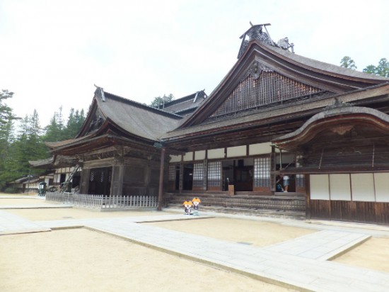 金剛峯寺　本堂？ていうんですかね？ 中がお見せできないのが残念です(^^;