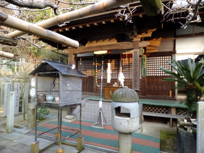 本堂前です。 んん?、いい感じ。。。