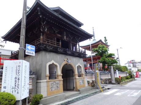 道に迷いながら、なんとか安楽寺前に到着。