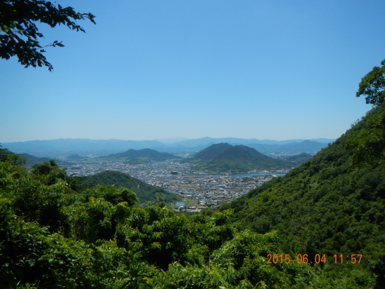 白峯寺への途中で  