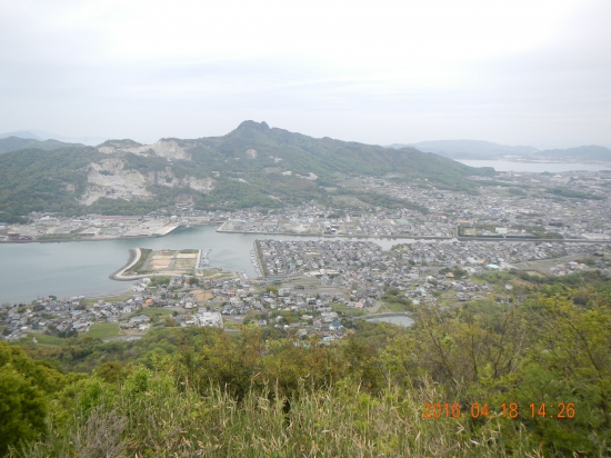 上った所で八栗寺方面を望む