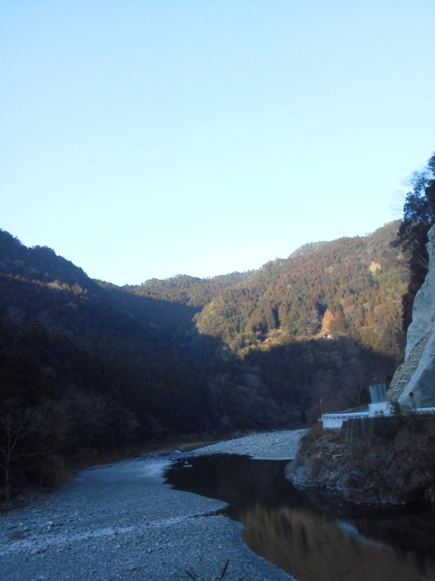 鮎喰川　冬なのであまり水がありません