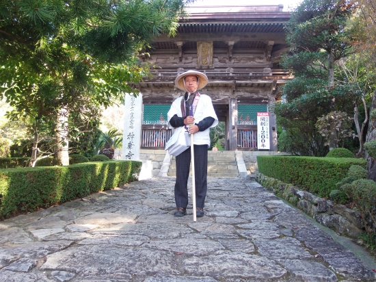 27番霊場神峯寺山門前