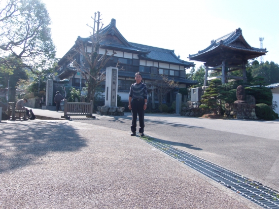 34番霊場種間寺の境内にて、ここも山門はありませんでした。