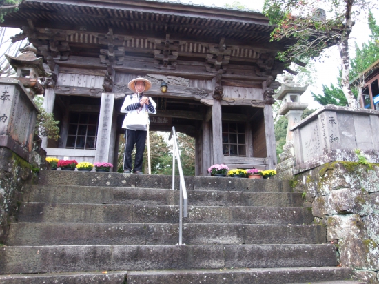 39番霊場延光寺の山門前。