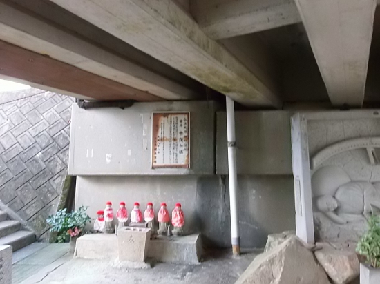 7体のお地蔵様がいました（十夜橋にて）。