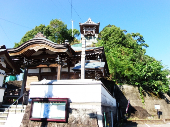 大善寺全景、下から見るとこんなんです。