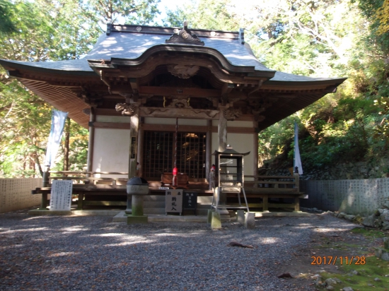 別格3番札所「慈眼寺」本堂、こじんまりしています。