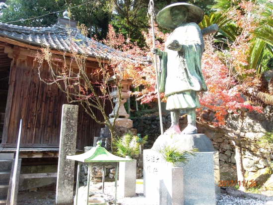 恩山寺境内。