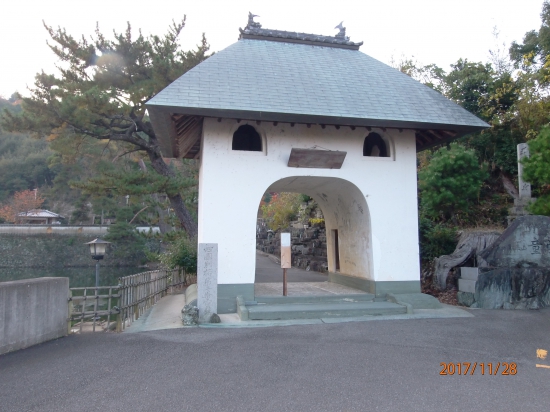 童学寺山門。