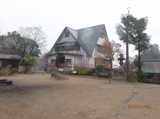 信徒会館と書かれていました、大山寺境内。