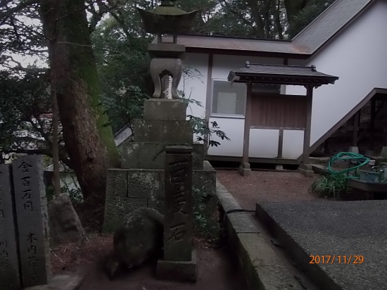 ２番札所「極楽寺」本堂前に有るお百度石。