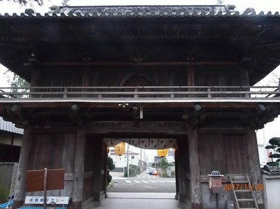 １番札所「霊山寺」境内から外を見ました。