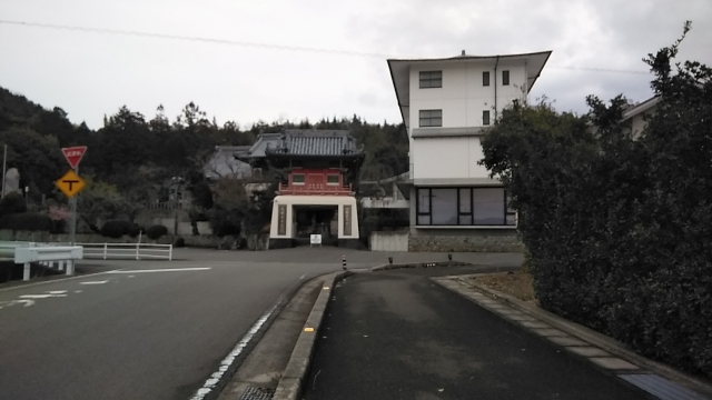 7番札所「十楽寺」山門。