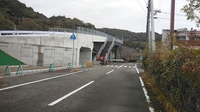 新交通システムに変更でスロープが増設された阿佐海岸鉄道甲浦駅。