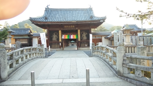 75番善通寺御影堂山門