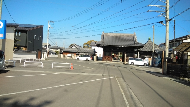 見覚えがある道隆寺山門。