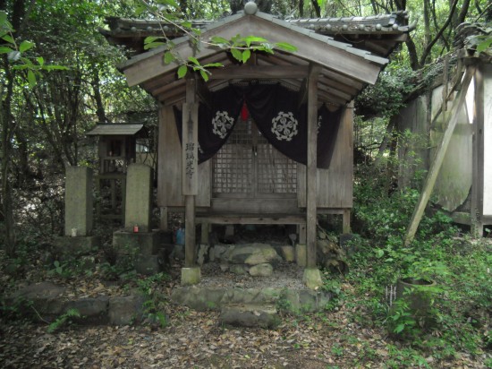 瑠璃光寺です。大分傷んでいます。