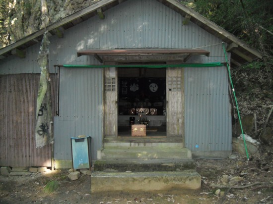 胎蔵峯寺です。扉の鍵がかかってなかったので、中に入らせていただいて、納経しました。