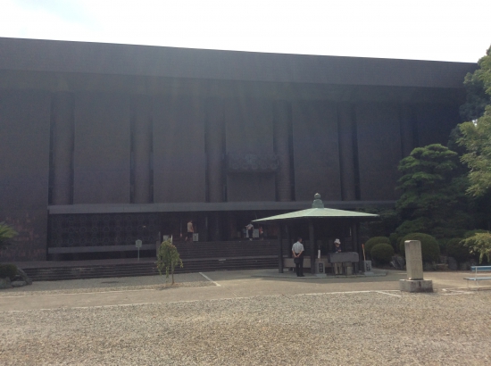 違和感有る香園寺の本堂