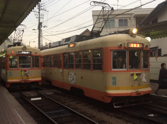 今日はこの路面電車に乗りました。