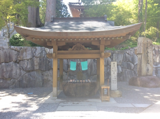 雲辺寺の御手水場の彫刻も中々