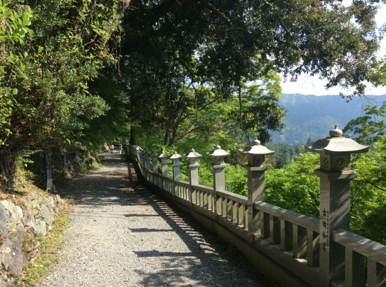 焼山寺の駐車場への道…途中から遍路道へ