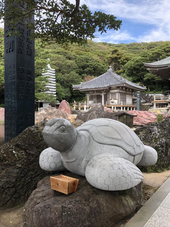 金剛福寺　大きな亀のお出迎えです