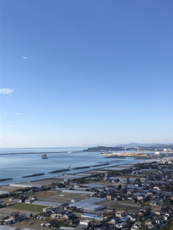 禅師峰寺から桂浜方面と浦戸大橋を望む