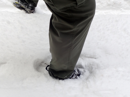 自分の踏み跡だと 雪が更に積もっているので、こんな感じで 靴の中にも雪が入ってしまいます。