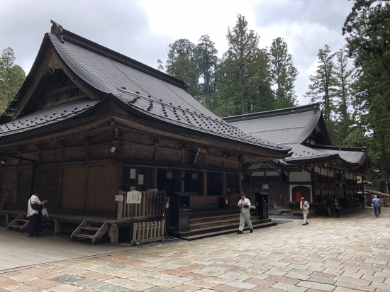 奥の院納経所近く