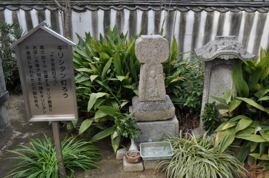 高さ４０ｃｍぐらいのキリシタン灯篭