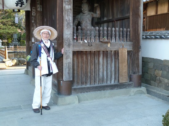 第1番札所霊山寺門前にて