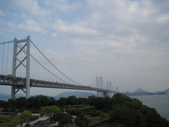 帰路の与島ＳＡから見た瀬戸大橋