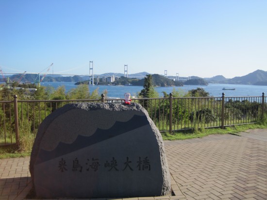 来島PAから望む来島海峡大橋