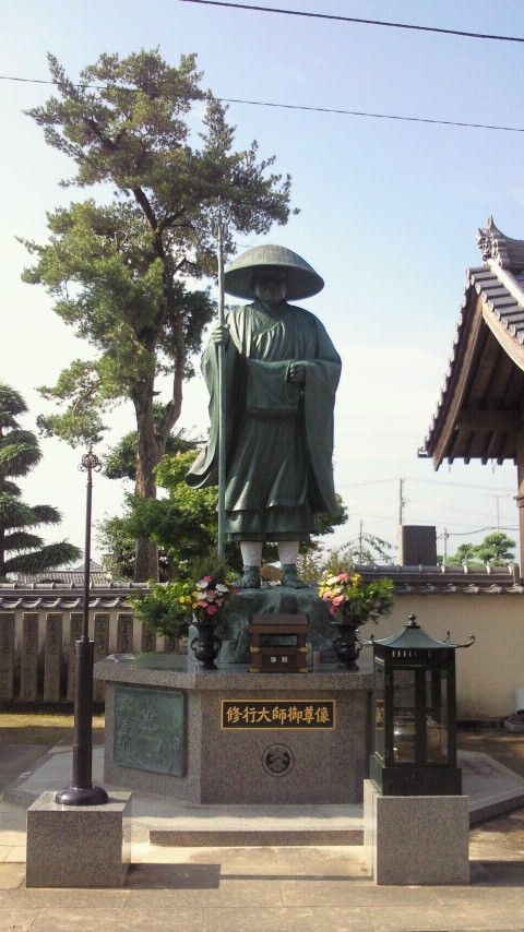 立派なお大師像