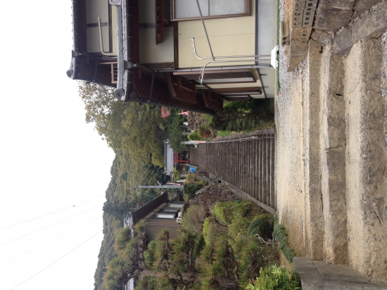 龍光寺に到着。次々に団体遍路さんが詰めかけて賑やかだった。