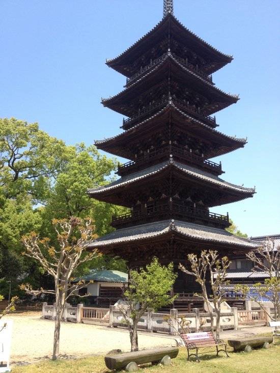 青空に届きそうな五重塔。清々しい一日だった。