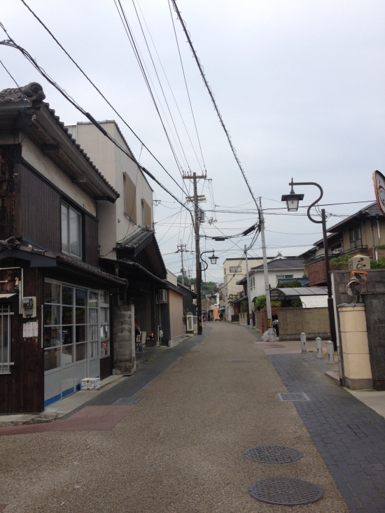 郷照寺から次の札所に向かう道。古い町並みはキレイに保たれていた。