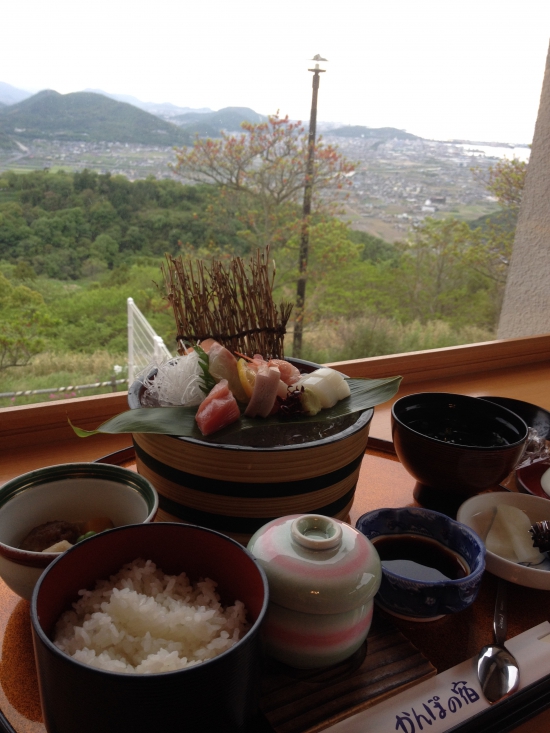 久しぶりの食事、和定食。景色を見ながらゆっくり食べました。いつもならペロリと完食ですが、今回は半分しか食べる事が出来ませんでした。