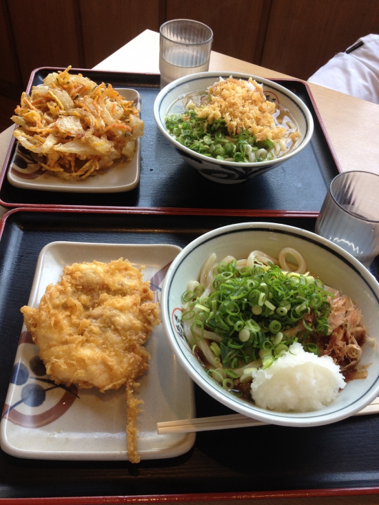 先達白井さん行き着けのうどん屋さん。満腹です！