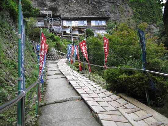 建物が見えてきた～。道もやさしくなって、ゴールは近い！